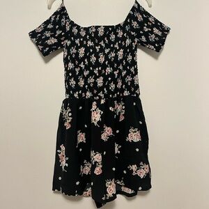 Floral Off the Shoulder Romper Size Small Worn once
